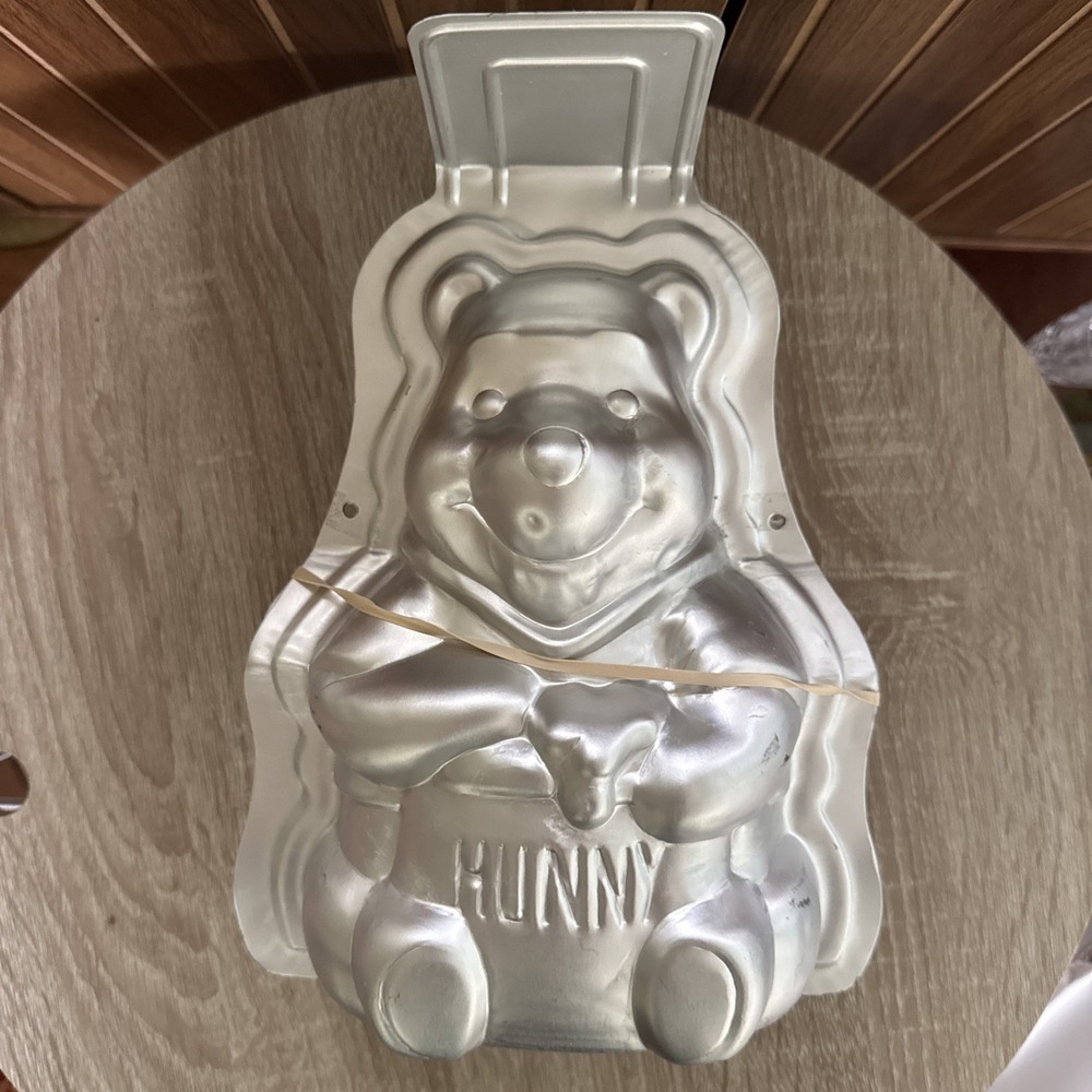 Vintage 1998 Wilton Winnie The Pooh 3D Hunny Pot Stand Up Cake Pan 2105-3002